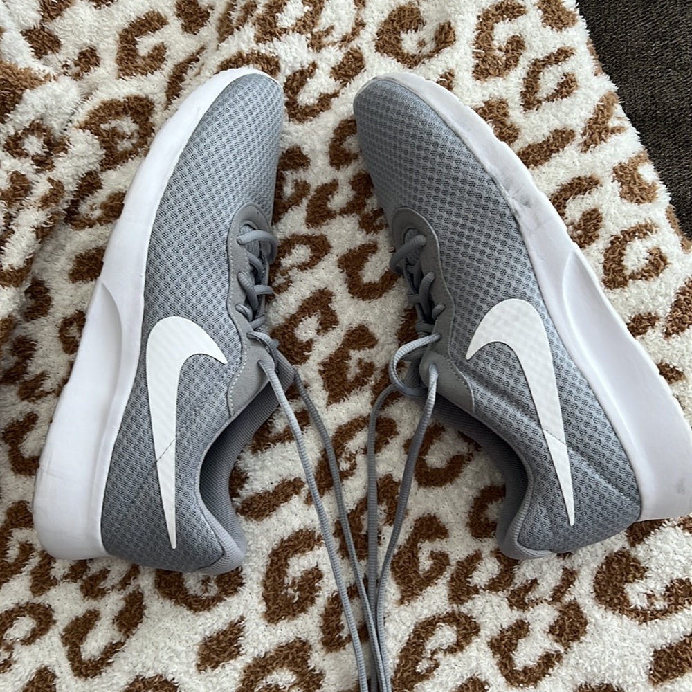 nike tanjun shoes price